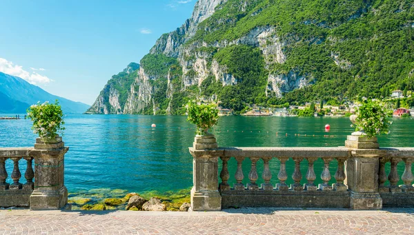 Garda Gölü'ndeki pitoresk Riva del Garda kasabası. Trento eyaleti, Trentino Alto Adige, İtalya.