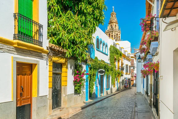 Malerischer Anblick Malerischen Jüdischen Viertel Von Cordoba Mit Dem Glockenturm — Stockfoto