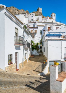 Güzel Zahara de la Sierra'da manzara, Cadiz eyaleti, Endülüs, İspanya.