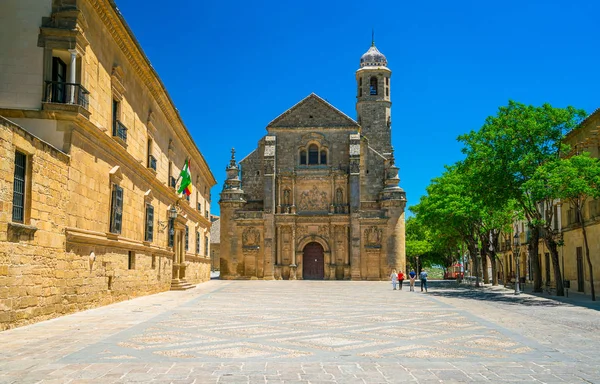 Letni Widok Ubedzie Pięknym Kościołem Sacra Capilla Del Salvador Jaen — Zdjęcie stockowe