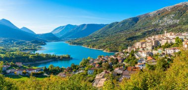 Barrea, L'Aquila eyaletinin İtalya Abruzzo bölgesinin panoramik görünümü.