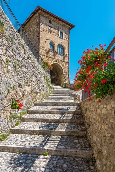 Krásná Vesnice Rocca Vittiana Výhledem Lago Del Salto Provincie Rieti — Stock fotografie