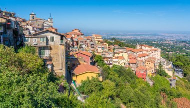 Rocca di Papa 'da manzara, Roma' nın küçük bir kasabası. Lazio, İtalya.