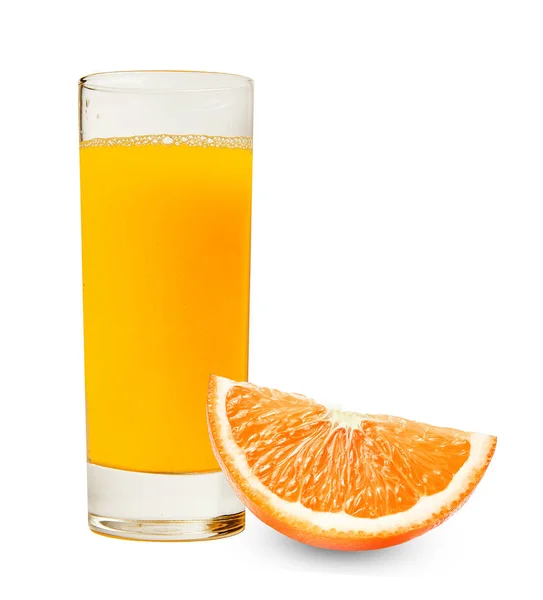 Ett Glas Färsk Apelsinjuice Och Bit Orange Vit Isolerade Bakgrund — Stockfoto