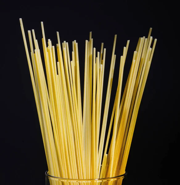 Half Bunch Spaghetti Black Background — Stock Photo, Image