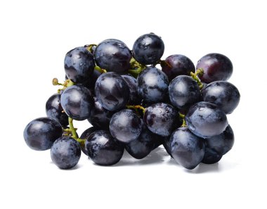 Taze bir demet siyah üzüm. Beyaz izole arka plan. Close. Yan görünüm.