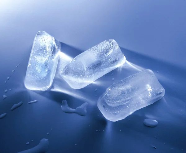 Three Ice Cubes Close Macro White Blue Tone View Drops — Stock Photo, Image