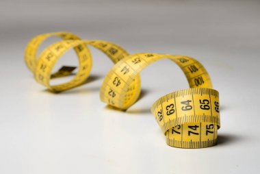 Santimetre terzi bandı çapraz. Close. Yan görünüm.