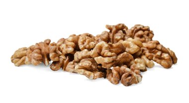 Beyaz izole bir arka plan üzerinde soyulmuş ceviz bir demet. Close. Yan görünüm.