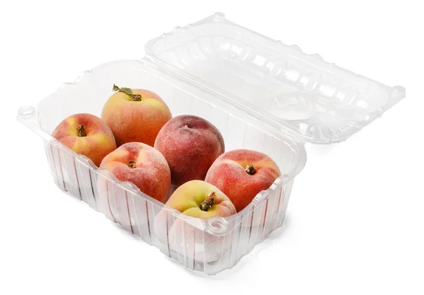 Beyaz üzerinde izole plastik ambalajında Taze şeftali. Close. Üst yan görünüm.