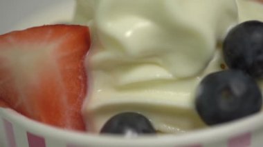 Yaban mersini adet meyve yoğurt yakın çekim