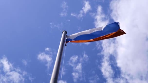 Widok dolny flagi Federacji Rosyjskiej — Wideo stockowe