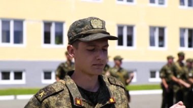 Moskova - 28 Temmuz. Askeriyede askerleri eğitmek. Öğrenciler dövüşten önce disipline hazırlanma görevlerini tamamlamak için dersler düzenlerler.