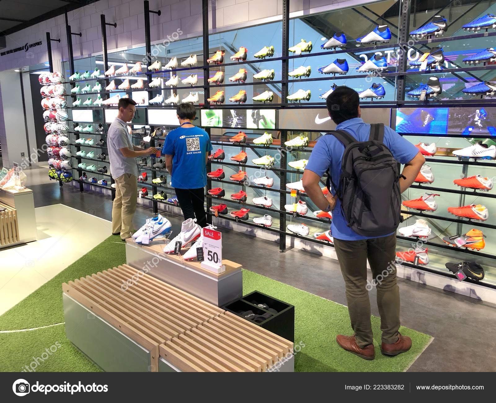 sport shoes shop