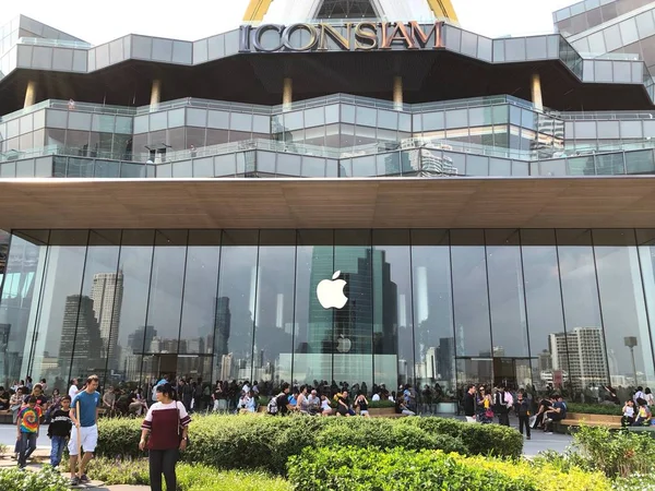 Tajlandia Bangkok Listopada 2018 Wiele Osób Odwiedzają Nowy Apple Store — Zdjęcie stockowe