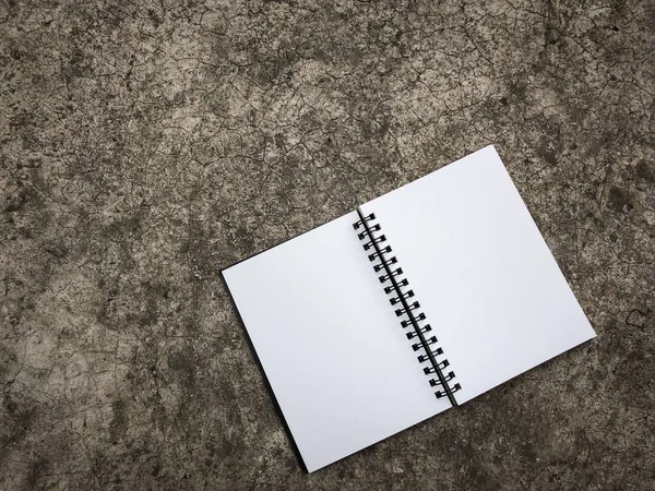 Bovenaanzicht Van Gesloten Zwarte Cover Notebook Verdieping — Stockfoto