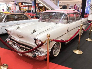 Bangkok Tayland-8 Haziran 2019: klasik araba Bangkok merkezinde Rama2 gösteren