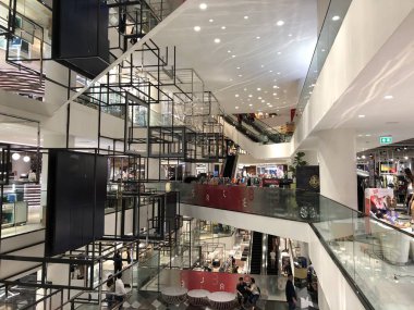 Bangkok Tayland - 20 Haziran 2019: Siam center alışveriş merkezinin içi, Siam Center, Siam Bölgesi'nin en popüler alışveriş merkezlerinden biridir..