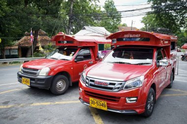 Chiangmai Tayland - 29 Haziran 2019: Chiangmai City içinde Kırmızı Mini Kamyon Taksi Chiangmai hizmeti