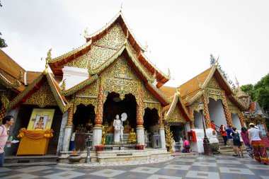 Chiangmai Tayland - 29 Haziran 2019: Birçok kişi Doi Suthep Tapınağı'nda dua gelmek, 1385 yılında kurulan tapınak önemli bir dönüm noktası turistik ilgi olduğunu