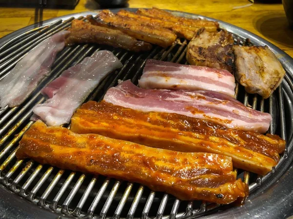 Bacon Porco Entremeado Grelhando Fogão — Fotografia de Stock