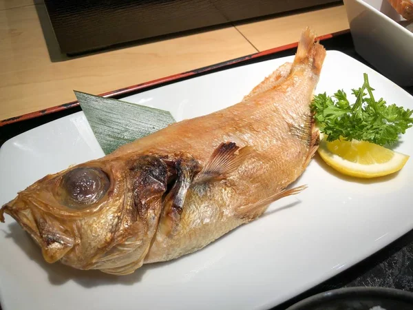 Kinmedai Hiraki Pesce Grigliato Piatto Pronto Mangiare — Foto Stock