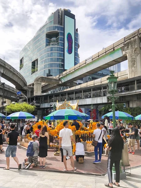 Bangkok Thailandia Set 2019 Molte Persone Pregano Rispettare Famoso Santuario — Foto Stock