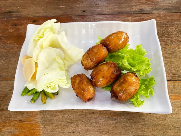 タイの豚肉と米のソーセージ サイクルックイサンまたはイサンソーセージ — ストック写真
