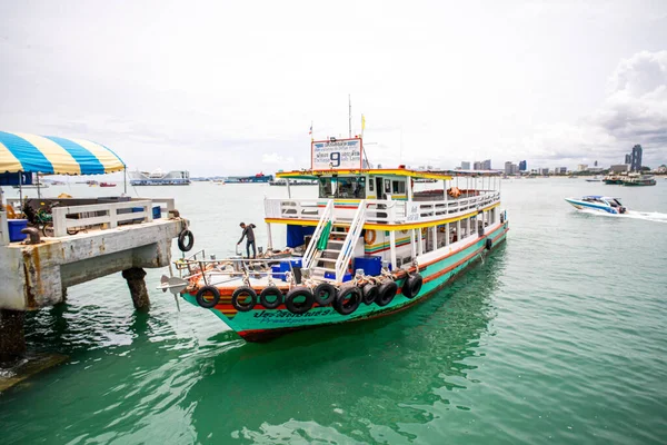 Pattaya Thailand July 2020 Many People Ferry Boat Moving Coast — Stock Photo, Image