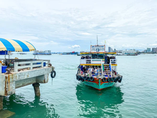 Pattaya Thailand July 2020 Many People Ferry Boat Moving Coast — Stock Photo, Image