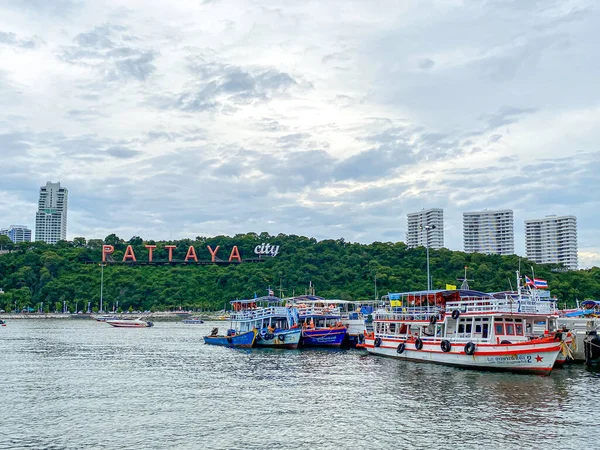 Pattaya Thailandia Ago 2020 Barche Commerciali Pattaya Baia Con Cartello — Foto Stock