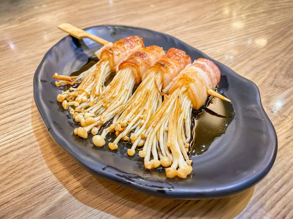 Bacon Tekercs Enoki Gomba Grillezett Mártással Japán Stílusban — Stock Fotó