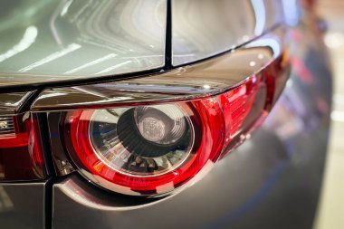 Bangkok Tayland - 19 Sep 2020: Merkez Rama II 'de gösterilen tüm yeni Mazda CX30 model arabaların arka lambası