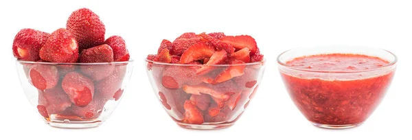 草莓果酱的制备 新鲜多汁的草莓在玻璃碗里 在白色背景 Glas 碗中切碎的草莓 自制的草莓果酱 甜食物自然 图库图片