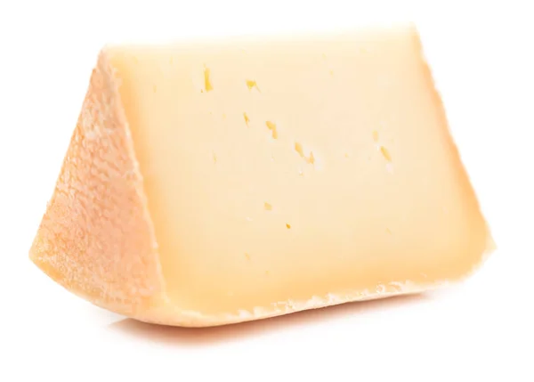 Un solo trozo de queso duro natural aislado — Foto de Stock