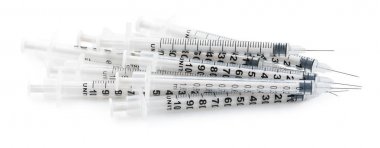 Beyaz izole insülin için şırıngalar