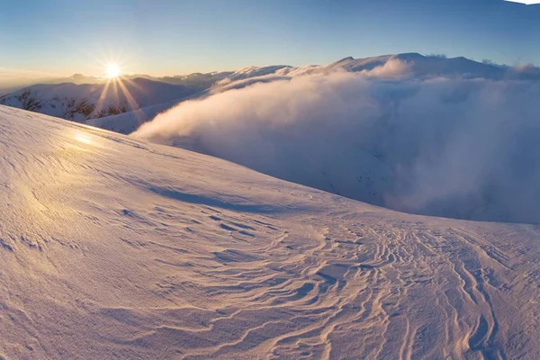 Vista Panorâmica Montanhas Rochosas Neve Inverno — Fotografia de Stock