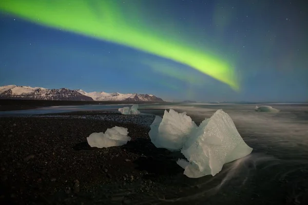 Vista Panorámica Las Luces Boreales Verdes Sobre Bloques Hielo — Foto de Stock