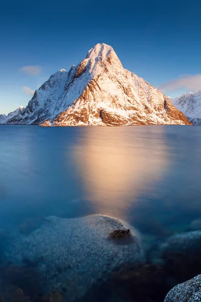 Malerischer Blick Auf See Und Berge Schnee — Stockfoto