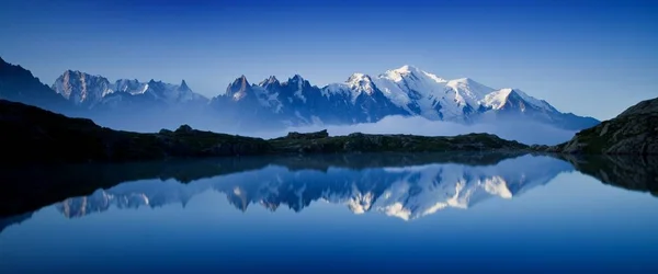 Vista Panorâmica Montanhas Nevadas Inverno — Fotografia de Stock