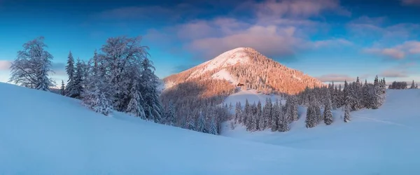 雪の山々の風光明媚な眺め イタリア ヨーロッパ — ストック写真