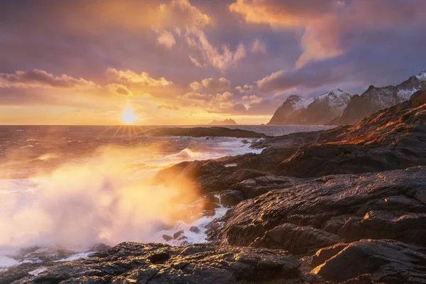 Naturskön Utsikt Över Havet Bergen Bakgrunden — Stockfoto