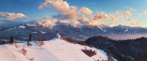 Scenic View Mountains Snow Church — Stock Photo, Image