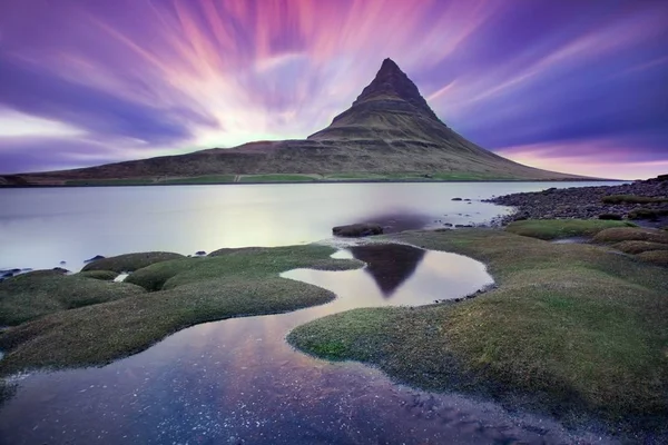 Scenic View Mountains Reflecting Water — Stock Photo, Image