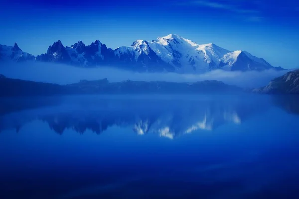 Malowniczy Widok Ośnieżone Góry Zimą — Zdjęcie stockowe