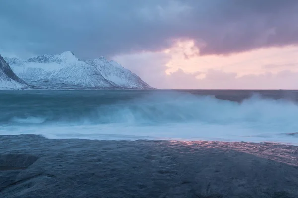 Vista Panorámica Increíble Puesta Sol Sobre Los Alpes Noruegos — Foto de Stock