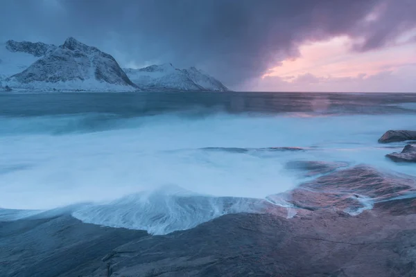 Vista Panorámica Increíble Puesta Sol Sobre Los Alpes Noruegos — Foto de Stock