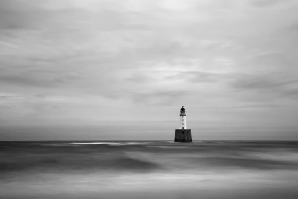 Vista Panorámica Del Faro Bajo Cielo Nublado Blanco Negro —  Fotos de Stock