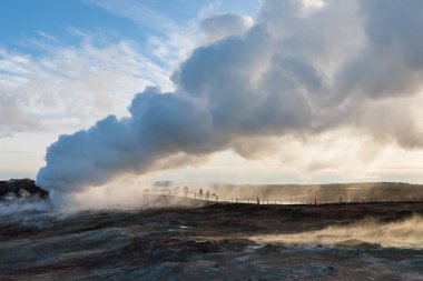 Reykjanes yarımadasındaki Gunnuhver jeotermal alanı ve enerji santralinin görünümü, Keflavik, İzlanda 