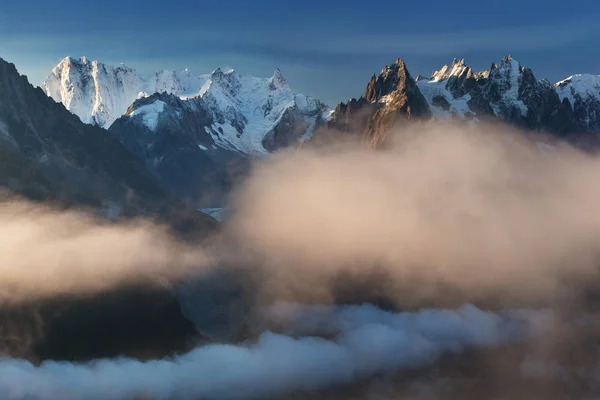 Vista Aérea Las Montañas Mañana Brumosa —  Fotos de Stock